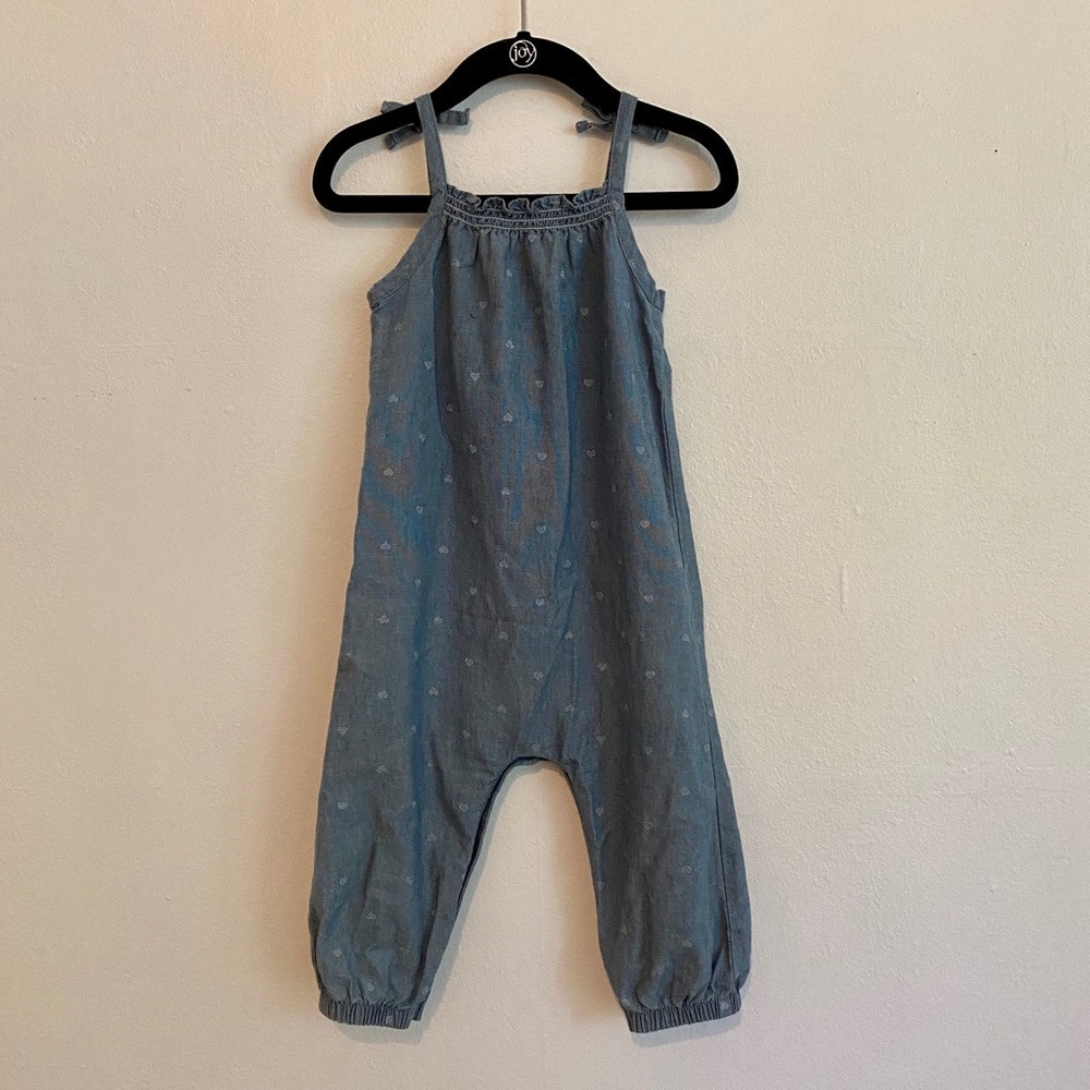 Button fasten jumper